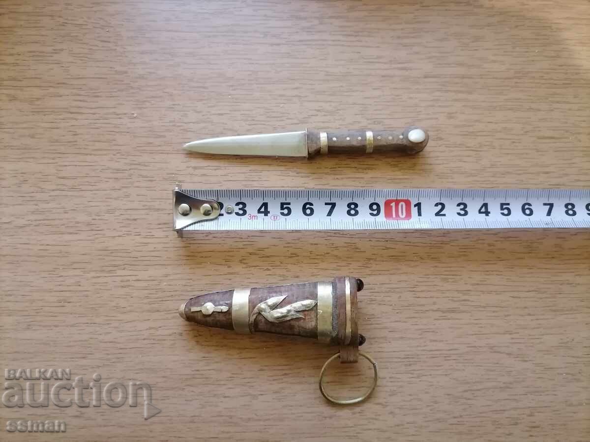 Licitație Vechi cuțit mic cu teacă de lemn