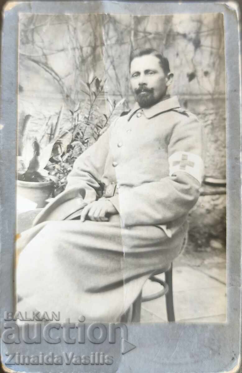 Παλιά χάρτινη φωτογραφία – πιθανόν στρατιωτικός υγειονομικός/γιατρός Παλιά χάρτινη φωτογραφία – πιθανόν στρατιωτικός υγειονομικός/γιατρός