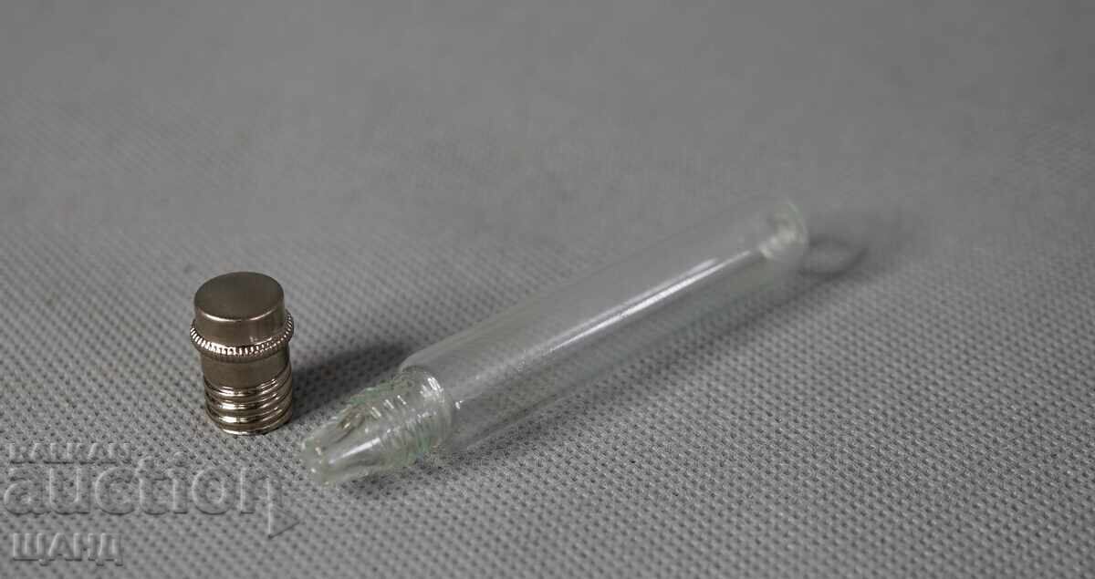 Livrarea Sticluță veche de parfum din sticlă, muscal, cu recipient metalic