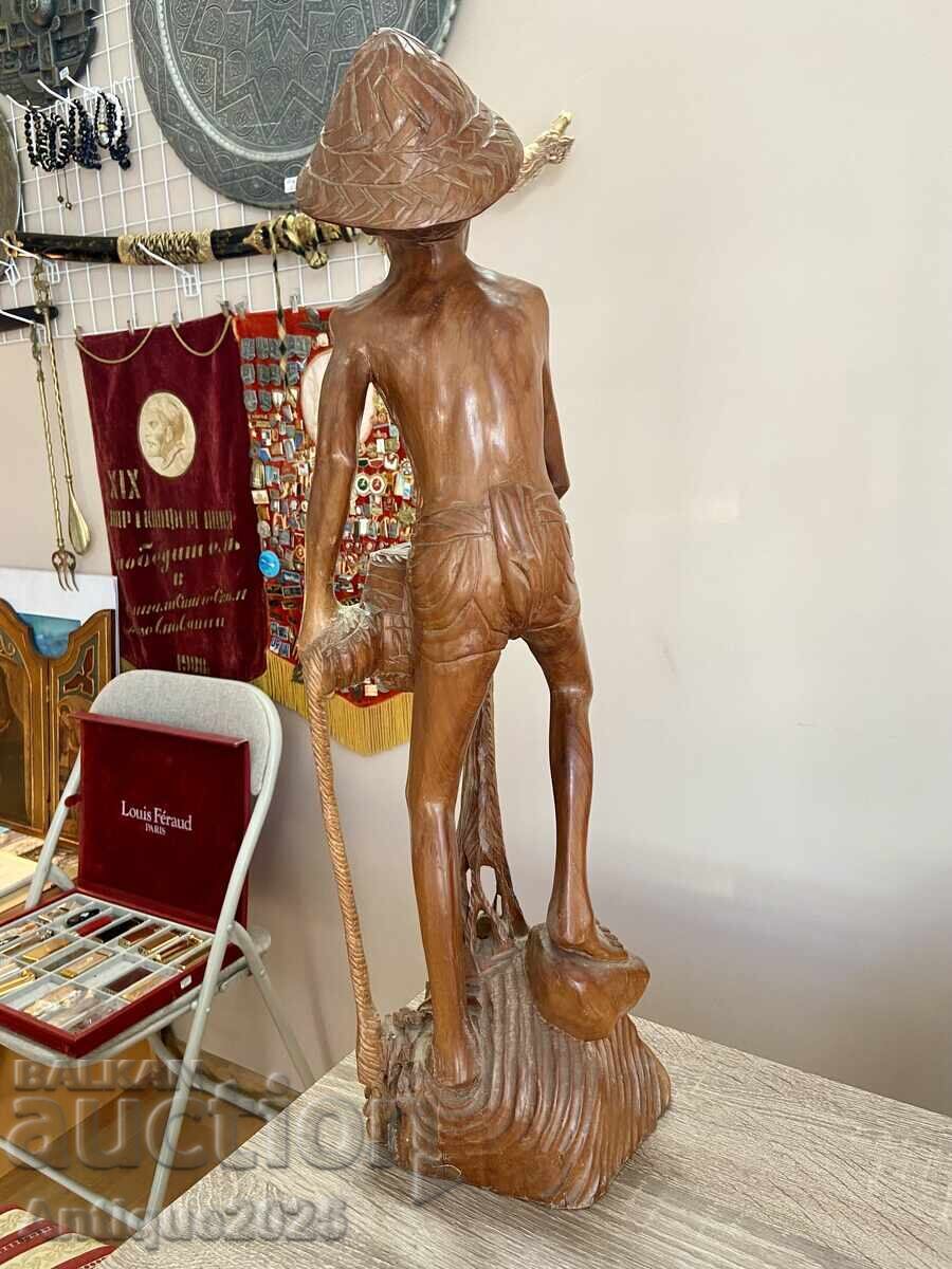 Licitație Sculptură vintage sculptată din lemn de tec — pescar cu plasă