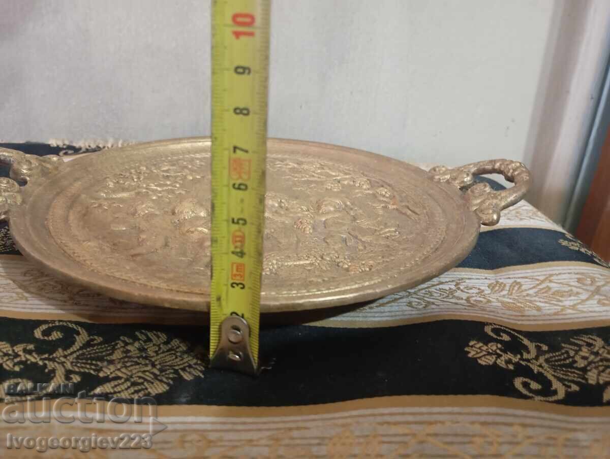 Delivery of Old bronze tray, basket