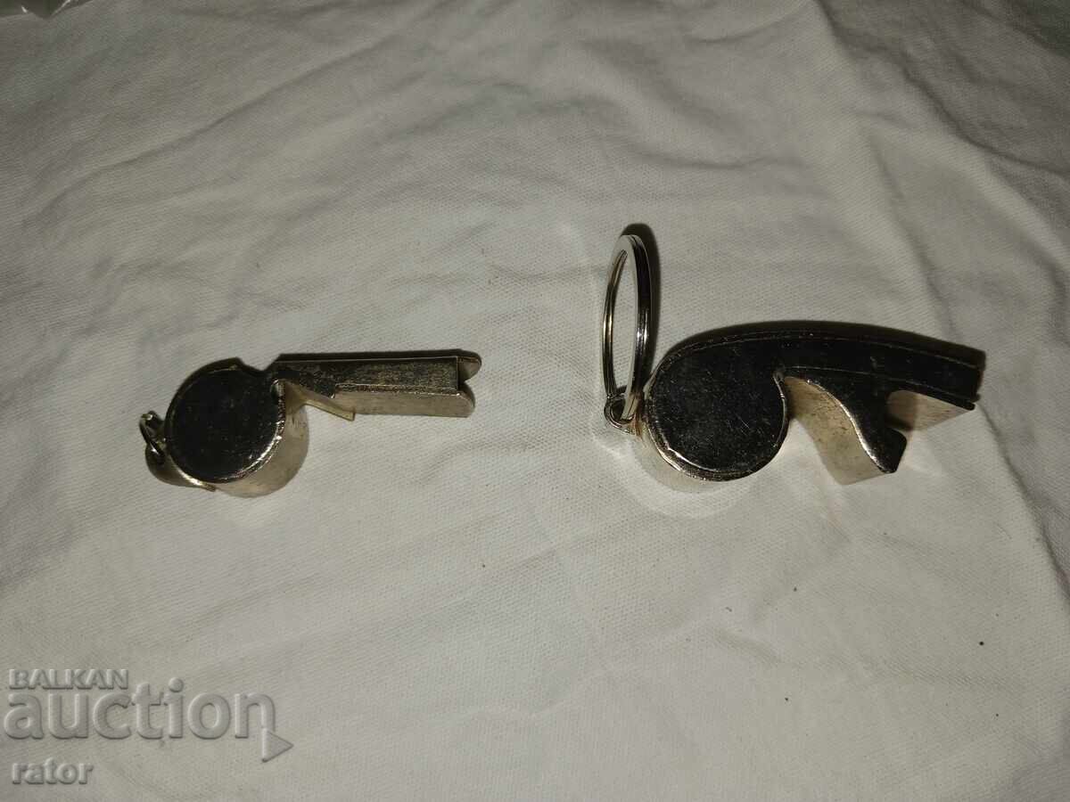 Licitație Metale vechi, fluiere de arbitru, fluier - deschizător de sticle