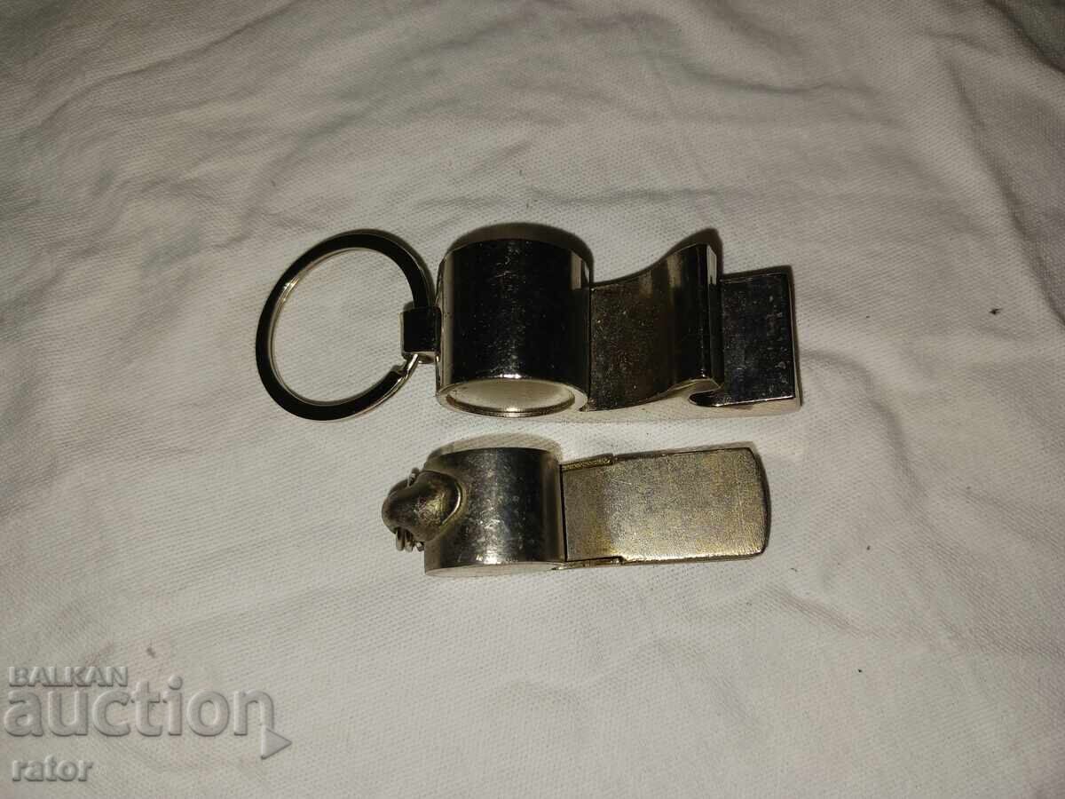 Livrarea Metale vechi, fluiere de arbitru, fluier - deschizător de sticle