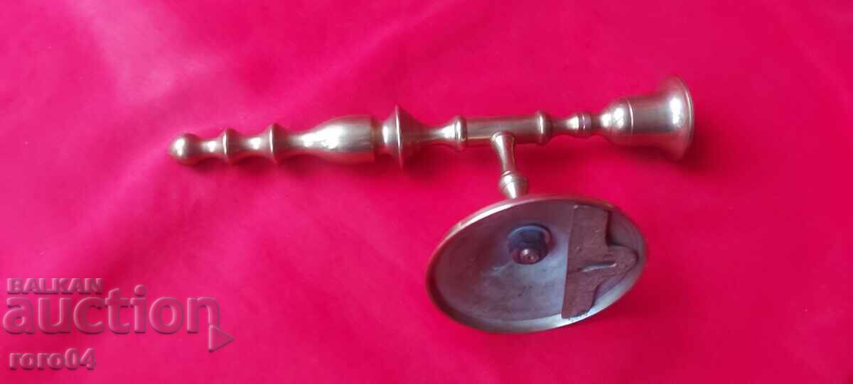 Auction PRIEST - WALL-MOUNTED Auction PRIEST - WALL-MOUNTED