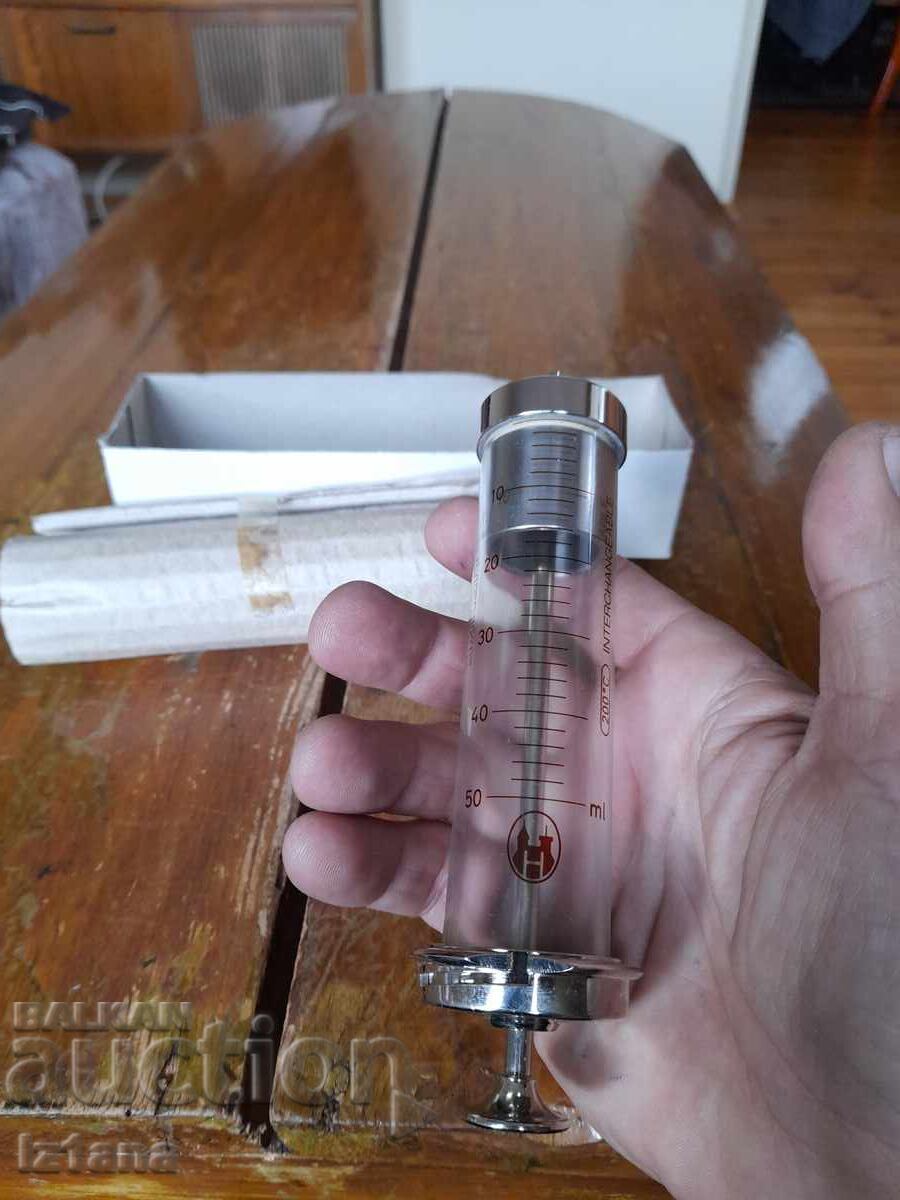 Licitație Seringă veche de sticlă Licitație Seringă veche de sticlă