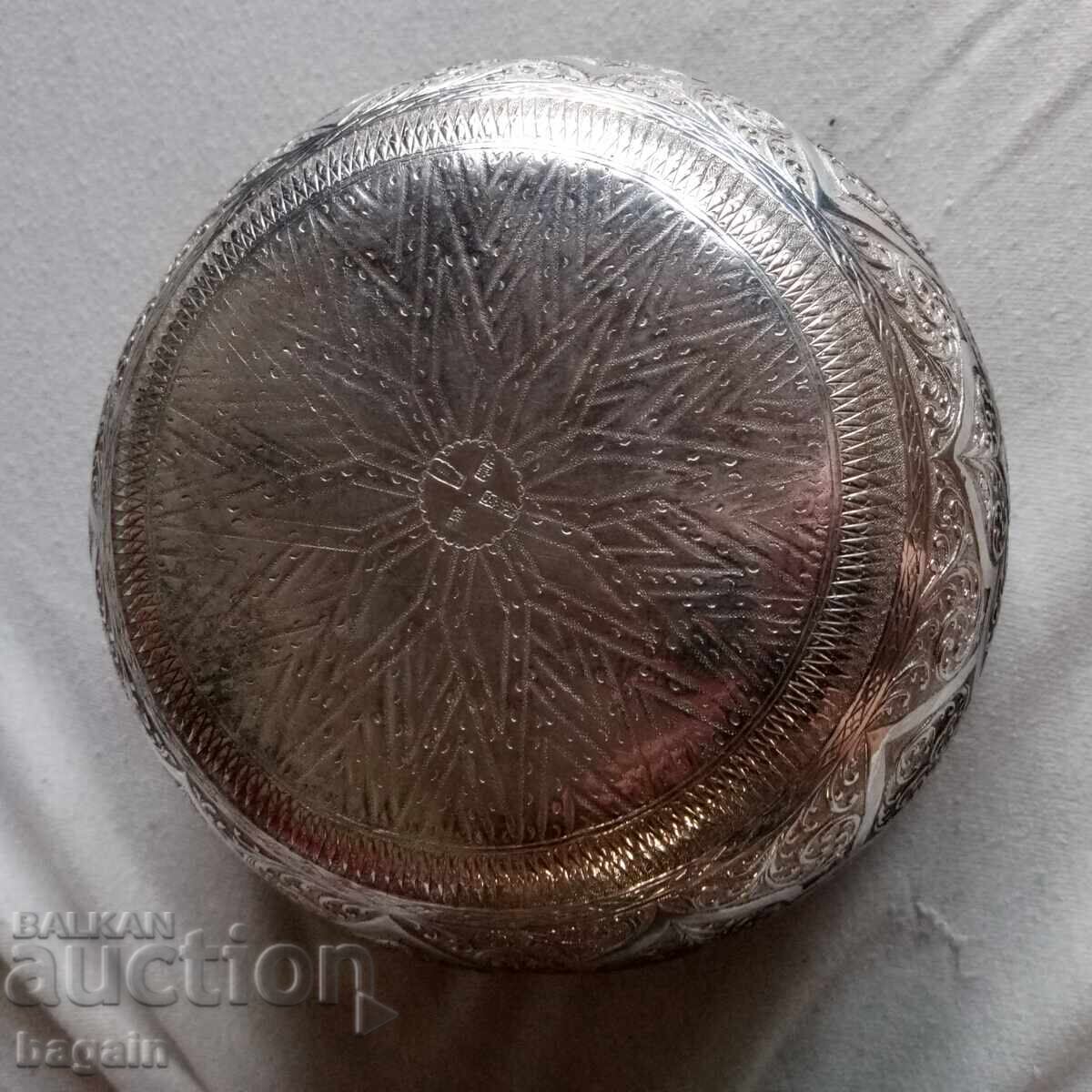 Delivery of Unique Vessel. Qing Dynasty