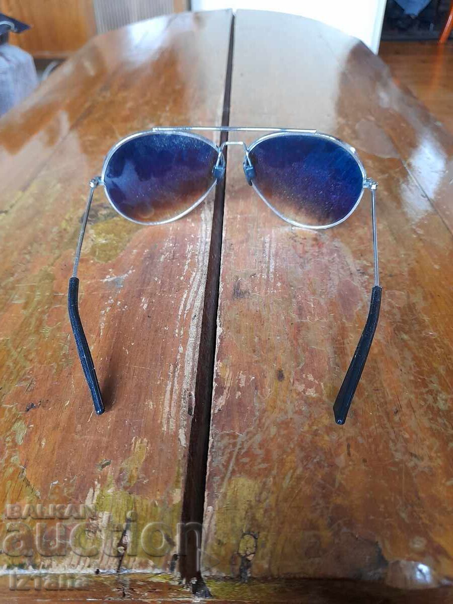 Livrarea Ochelari de soare vechi Model Italia