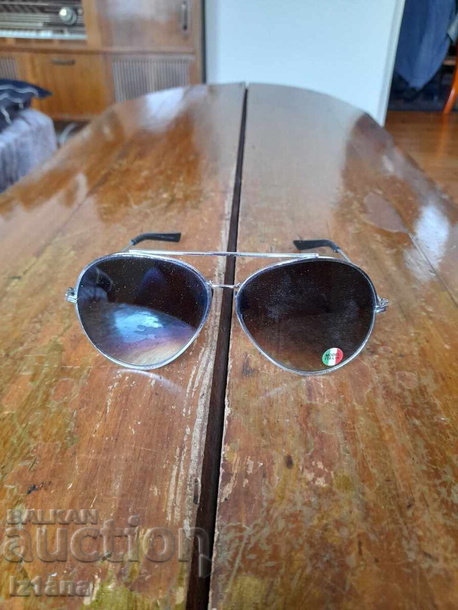 Ochelari de soare vechi Model Italia