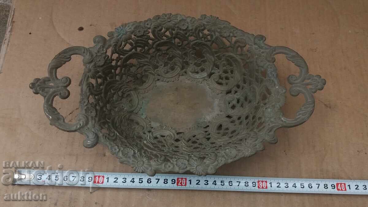 Licitație CUPĂ MASIVĂ DE BRONZ ARISTOCRATICĂ Licitație CUPĂ MASIVĂ DE BRONZ ARISTOCRATICĂ