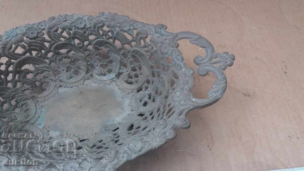 Livrarea CUPĂ MASIVĂ DE BRONZ ARISTOCRATICĂ Livrarea CUPĂ MASIVĂ DE BRONZ ARISTOCRATICĂ