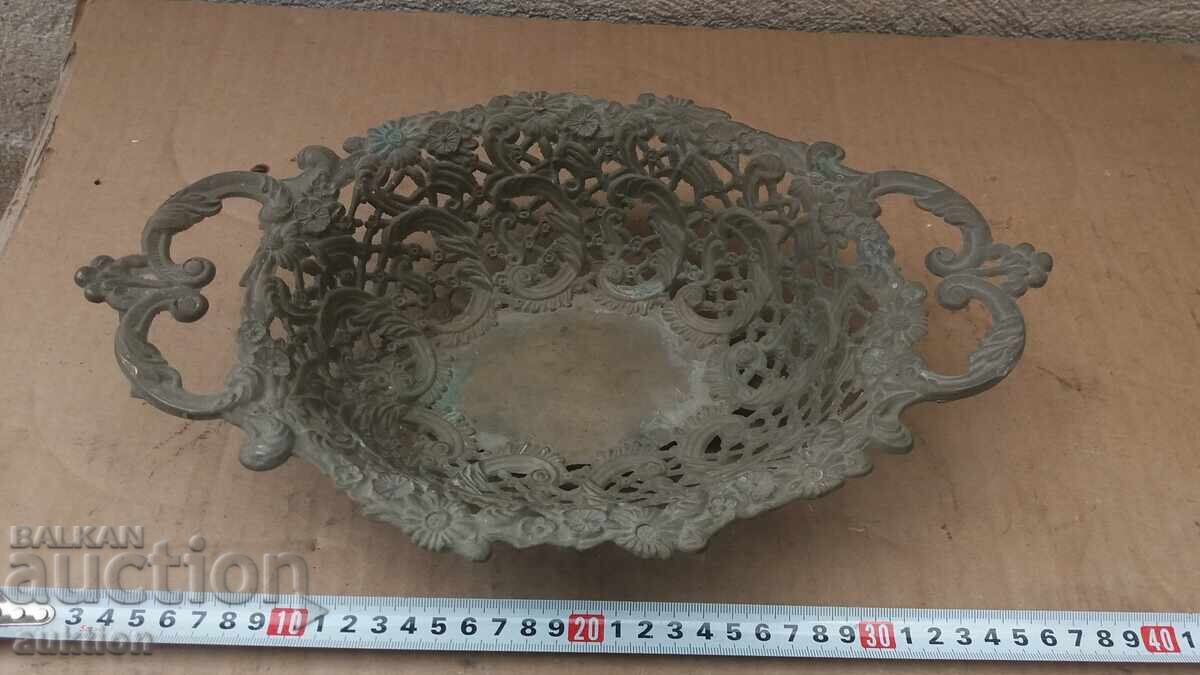 CUPĂ MASIVĂ DE BRONZ ARISTOCRATICĂ CUPĂ MASIVĂ DE BRONZ ARISTOCRATICĂ