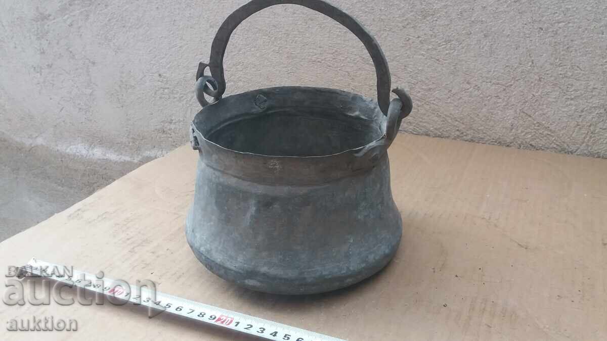 VAS DE CUPRU FORJAT MIC DE NUNTĂ, MÂNER cu preț € 24.99 | 48.88 BGN