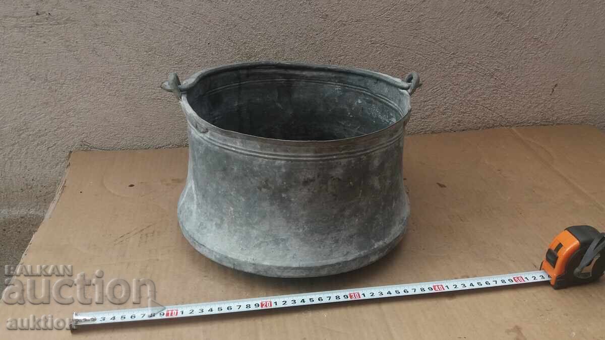 OBIECT DE ARTĂ DIN CUPRU FORJAT RENASCENTAL cu preț € 34.99 | 68.43 BGN