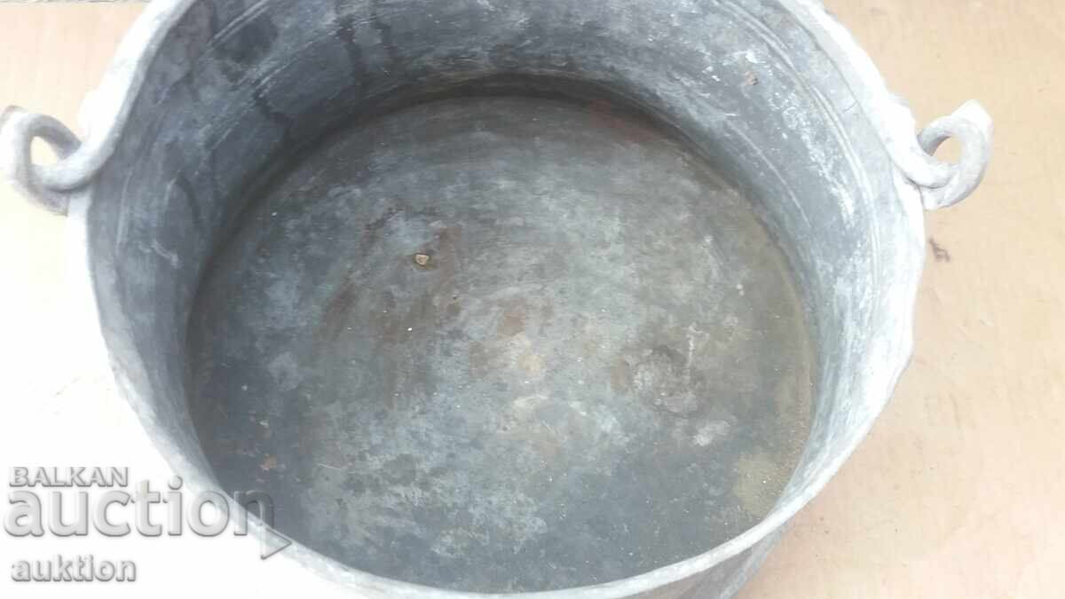 Livrarea OBIECT DE ARTĂ DIN CUPRU FORJAT RENASCENTAL