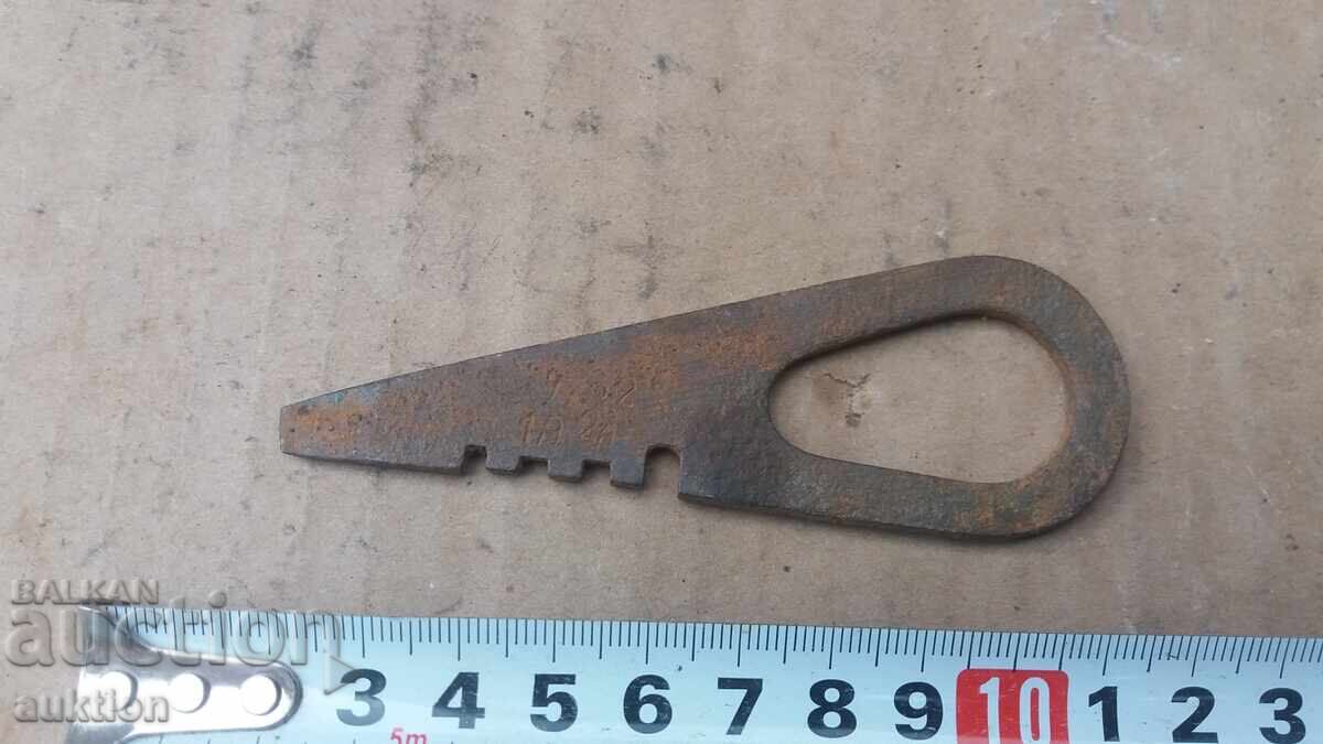 Доставка на ВОЕННА СОЦ. ОТВЕРТКА