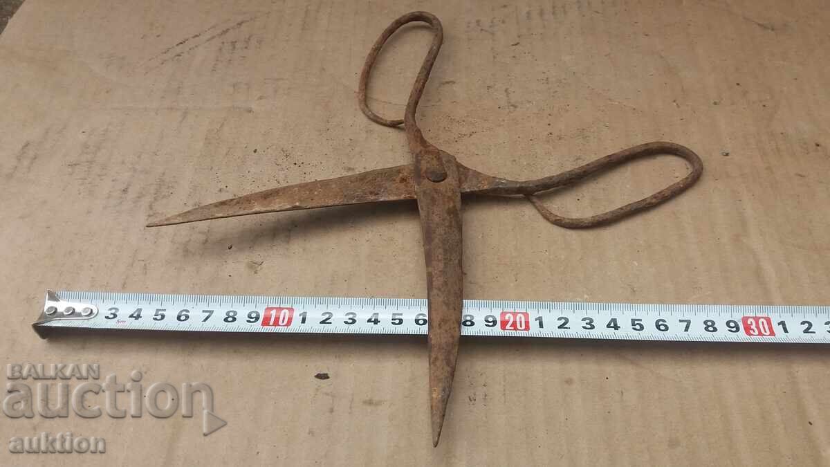 КОВАНА ВЪЗРОЖДЕНСКА НОЖИЦА ЗА РЯЗАНЕ НА АБА - 6 КОВАНА ВЪЗРОЖДЕНСКА НОЖИЦА ЗА РЯЗАНЕ НА АБА - 6