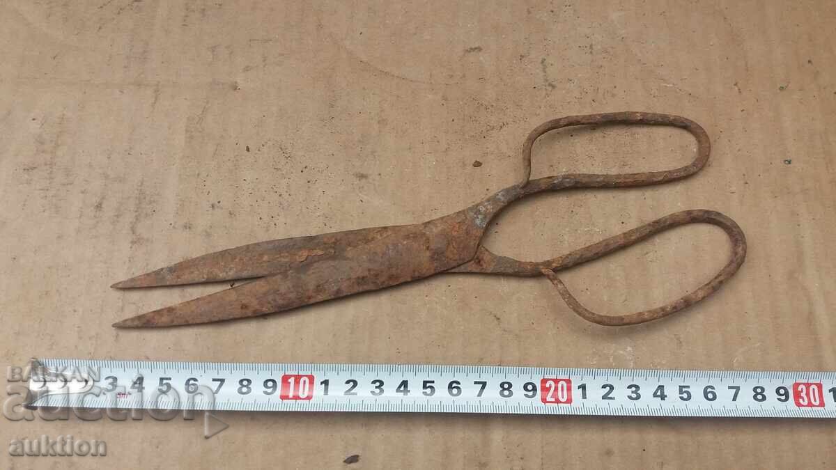 КОВАНА ВЪЗРОЖДЕНСКА НОЖИЦА ЗА РЯЗАНЕ НА АБА КОВАНА ВЪЗРОЖДЕНСКА НОЖИЦА ЗА РЯЗАНЕ НА АБА