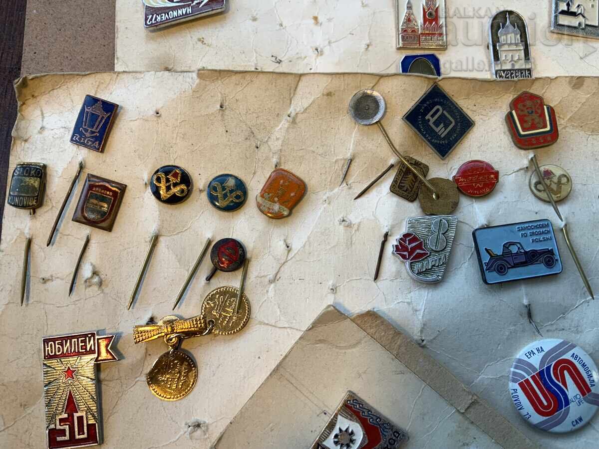 Доставка на Лот стари значки