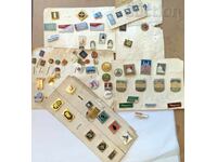 O mulțime de insigne vechi