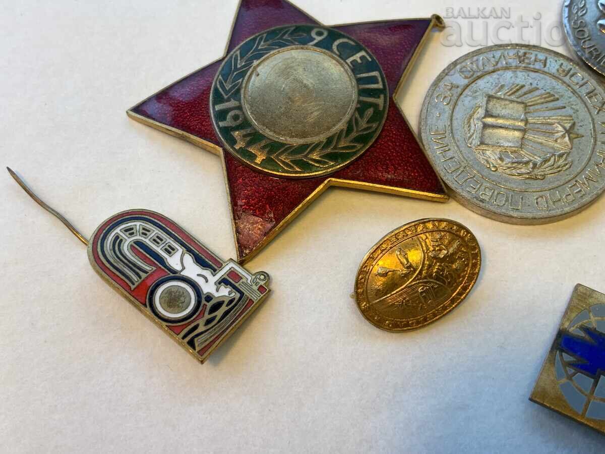 Delivery of Lot of badges and medals