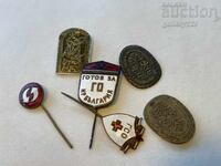 O mulțime de insigne