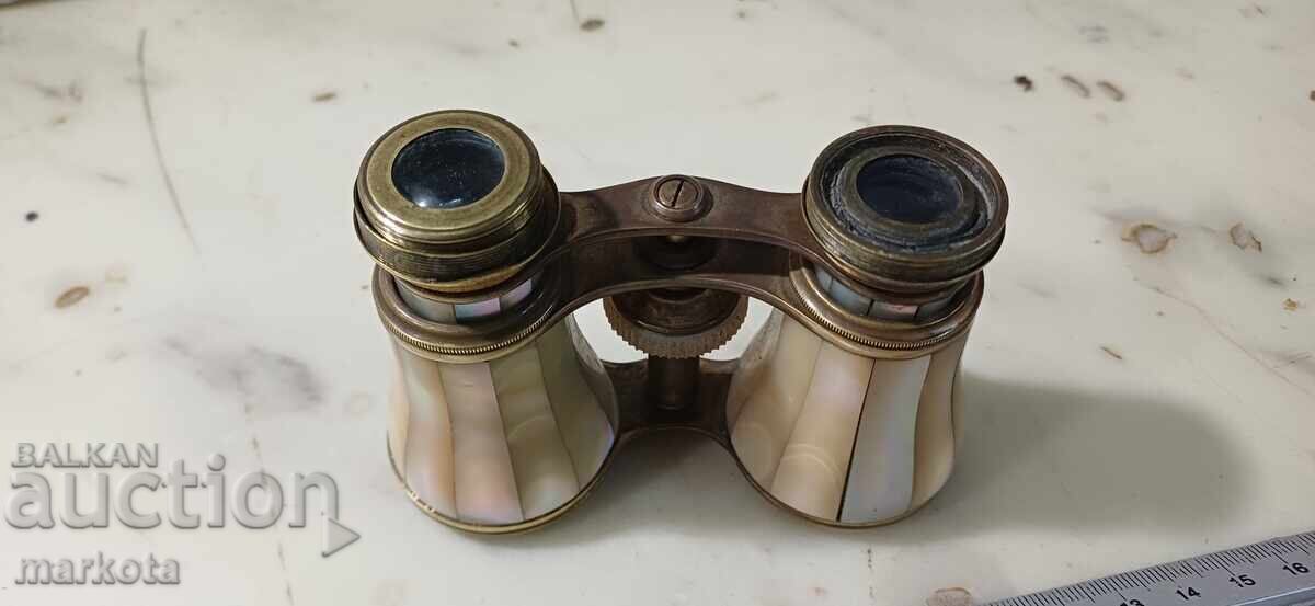 Delivery of Star binoculars with mother-of-pearl Delivery of Star binoculars with mother-of-pearl