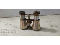 Стар бинокъл със седеф