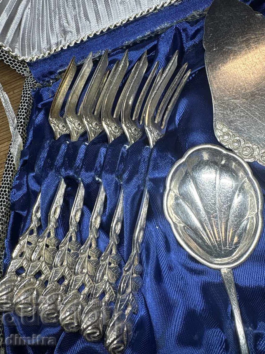Cake utensil set with price € 45.00 | 88.01 BGN