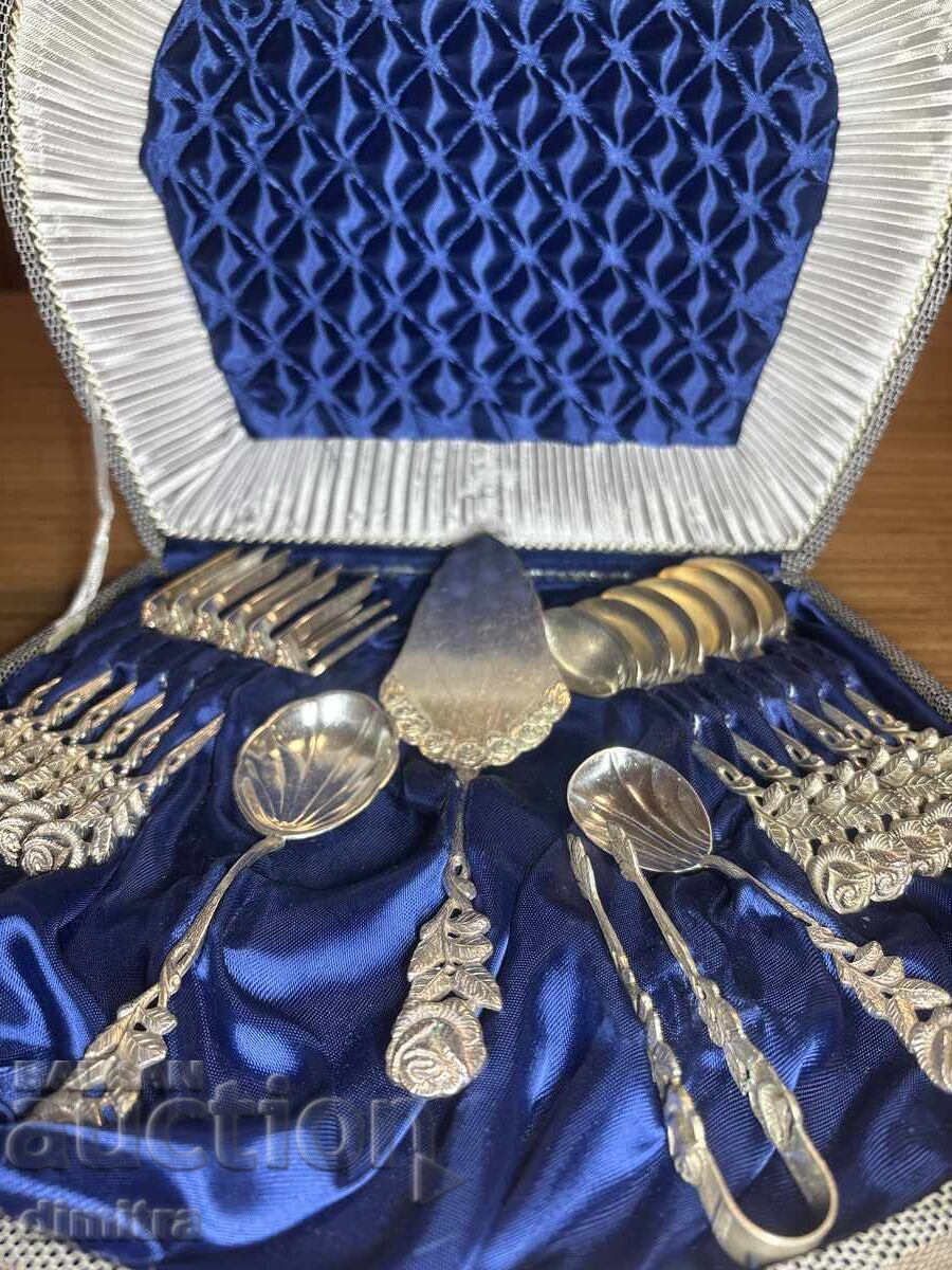 Cake utensil set