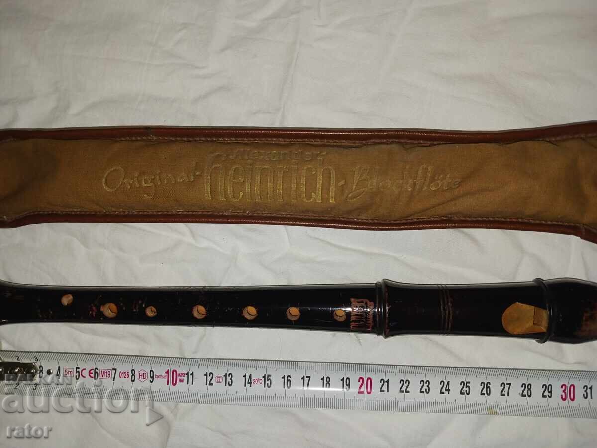 Стара дървена блокфлейта ALEXANDER HEINRICH - Германия с цена € 28.00 | 54.76 лв. Стара дървена блокфлейта ALEXANDER HEINRICH - Германия с цена € 28.00 | 54.76 лв.