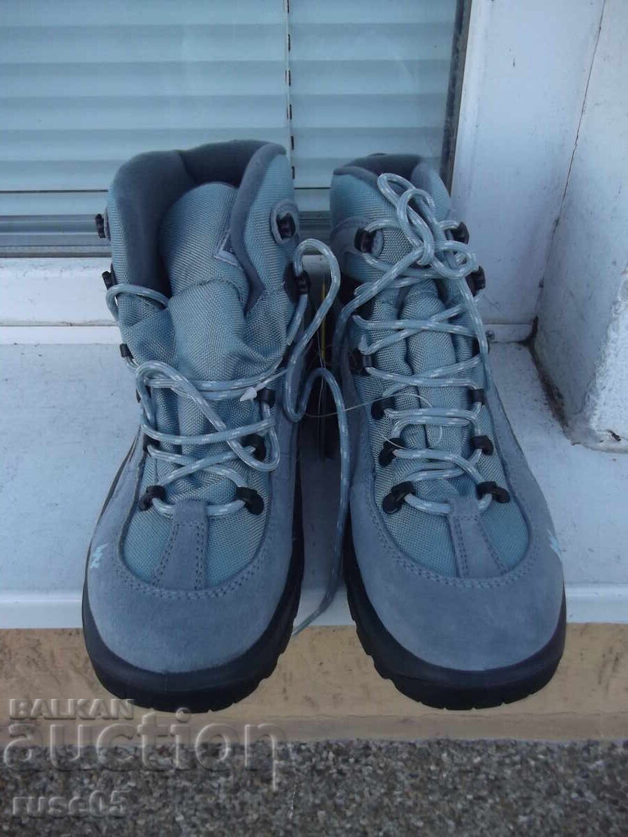 Pantofi de iarnă nr. 41 noi cu preț € 12.00 | 23.47 BGN Pantofi de iarnă nr. 41 noi cu preț € 12.00 | 23.47 BGN