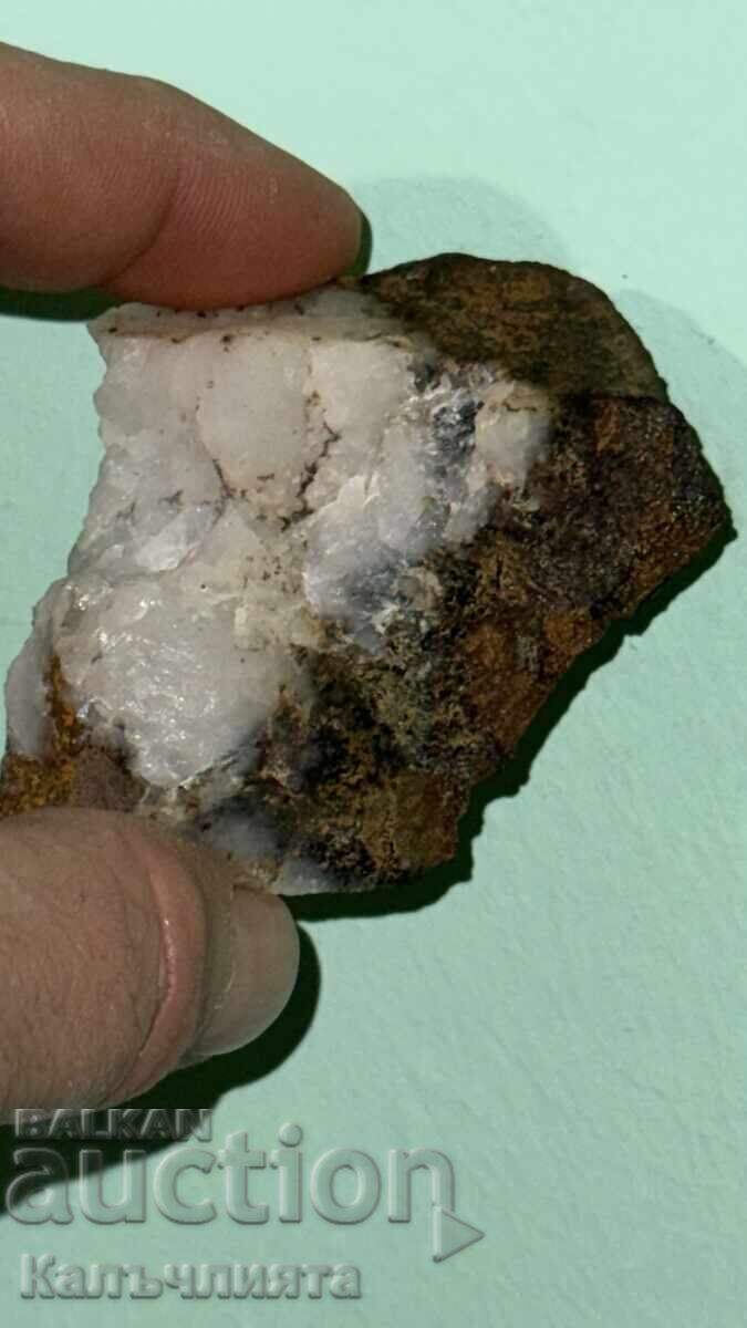 Masiv Calaverit în matrice de cuarț cu preț € 1000.00 | 1955.83 BGN Masiv Calaverit în matrice de cuarț cu preț € 1000.00 | 1955.83 BGN