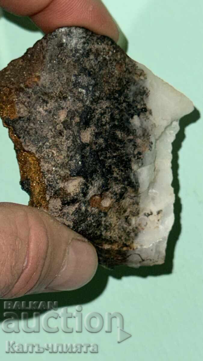 Masiv Calaverit în matrice de cuarț Masiv Calaverit în matrice de cuarț