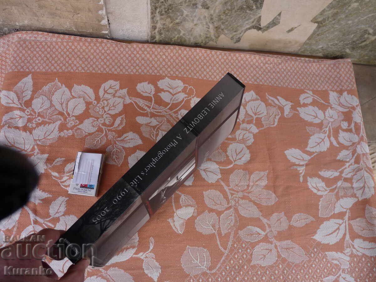 Album catalog ANNIE LEIBOVITZ Photography with price € 40.00 | 78.23 BGN Album catalog ANNIE LEIBOVITZ Photography with price € 40.00 | 78.23 BGN
