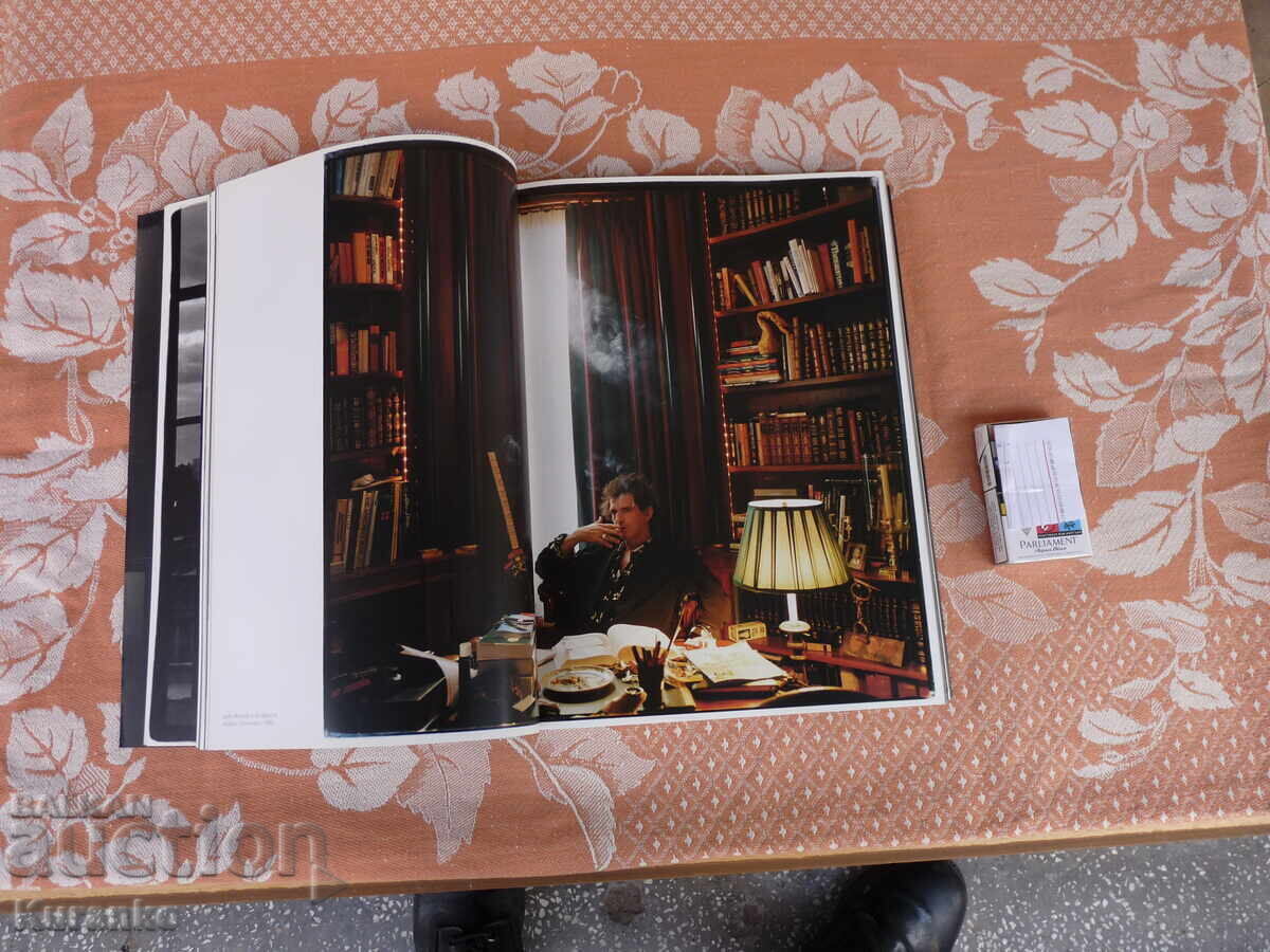 Delivery of Album catalog ANNIE LEIBOVITZ Photography Delivery of Album catalog ANNIE LEIBOVITZ Photography