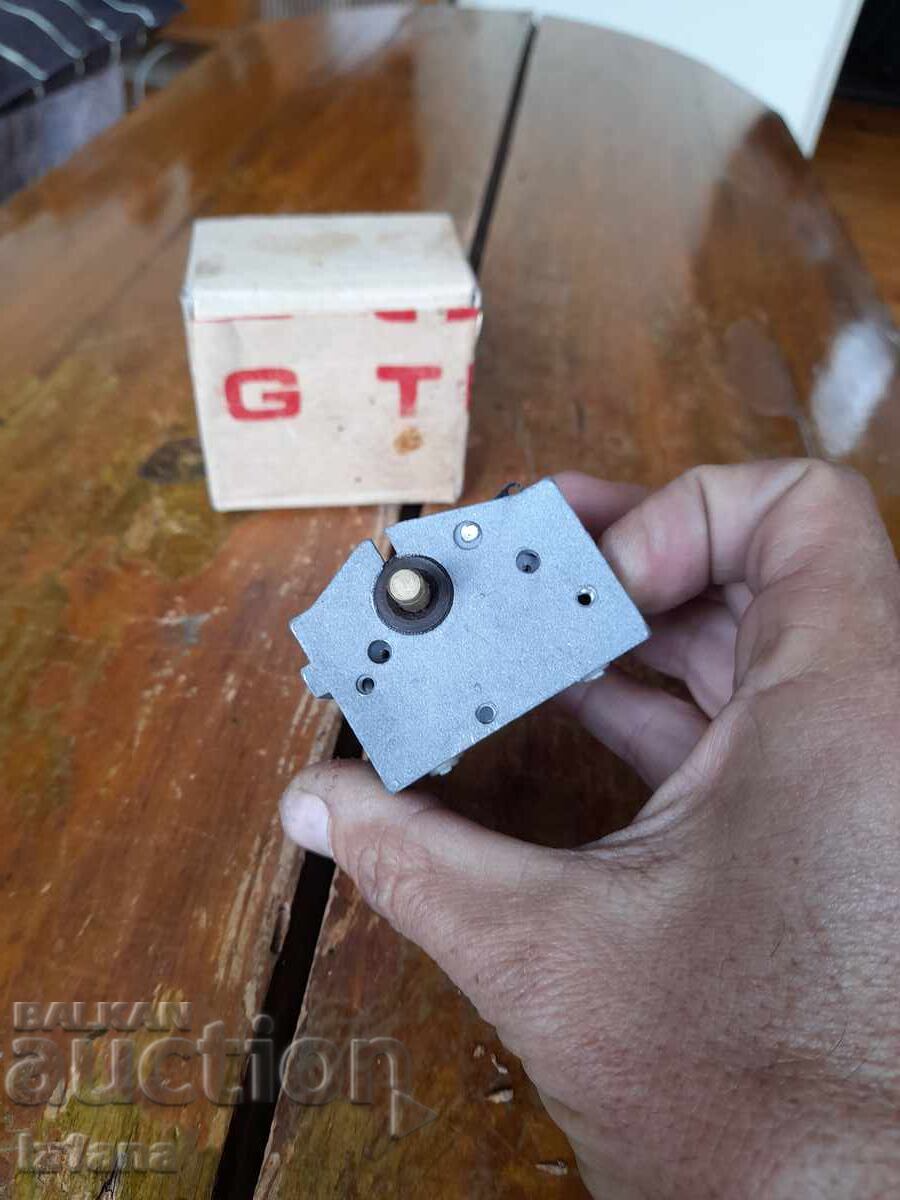 Стар въздушен кондензатор КПВ - 5 Стар въздушен кондензатор КПВ - 5