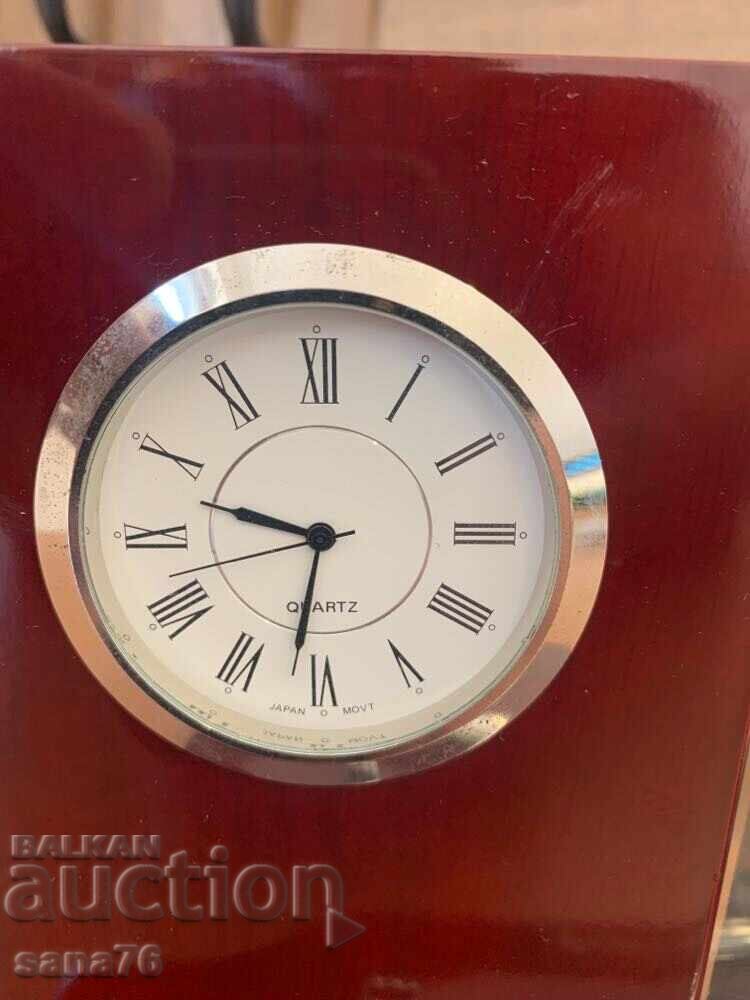 Δημοπρασία Ενδιαφέρον ρωσικό γραφείο (μαόνι) με ρολόι-ΕΣΣΔ Δημοπρασία Ενδιαφέρον ρωσικό γραφείο (μαόνι) με ρολόι-ΕΣΣΔ