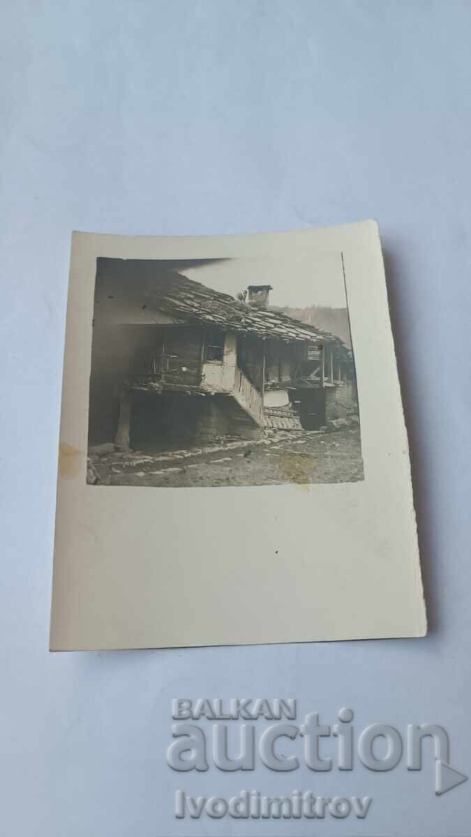 Φωτογραφία Παλαιού αγροτικού σπιτιού με κεραμοσκεπή