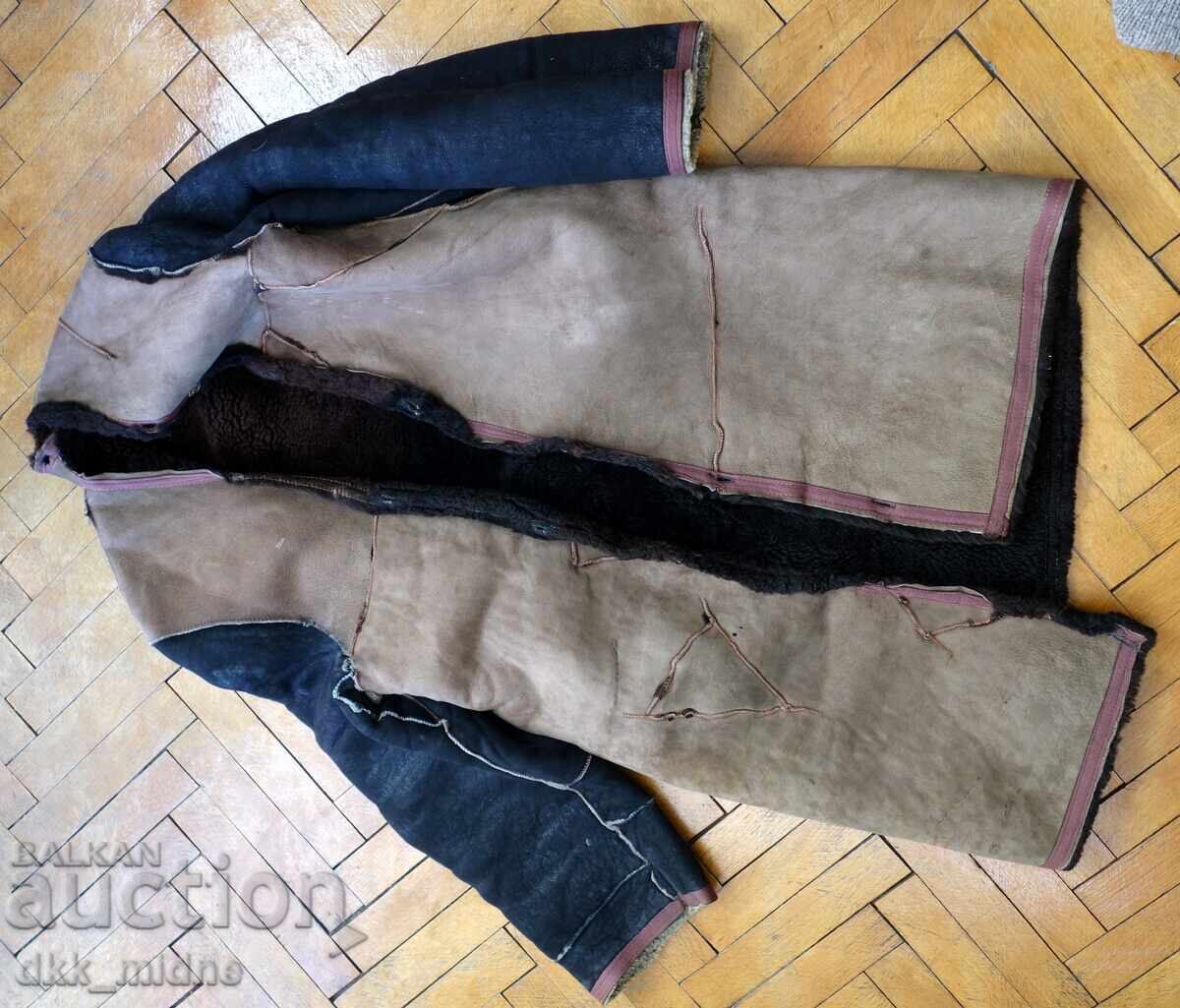 Haină de oaie cu preț € 16.00 | 31.29 BGN Haină de oaie cu preț € 16.00 | 31.29 BGN