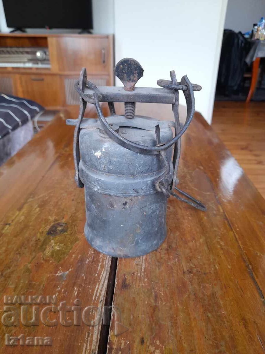 Lampă veche de miner, cu carbid cu preț € 70.00 | 136.91 BGN
