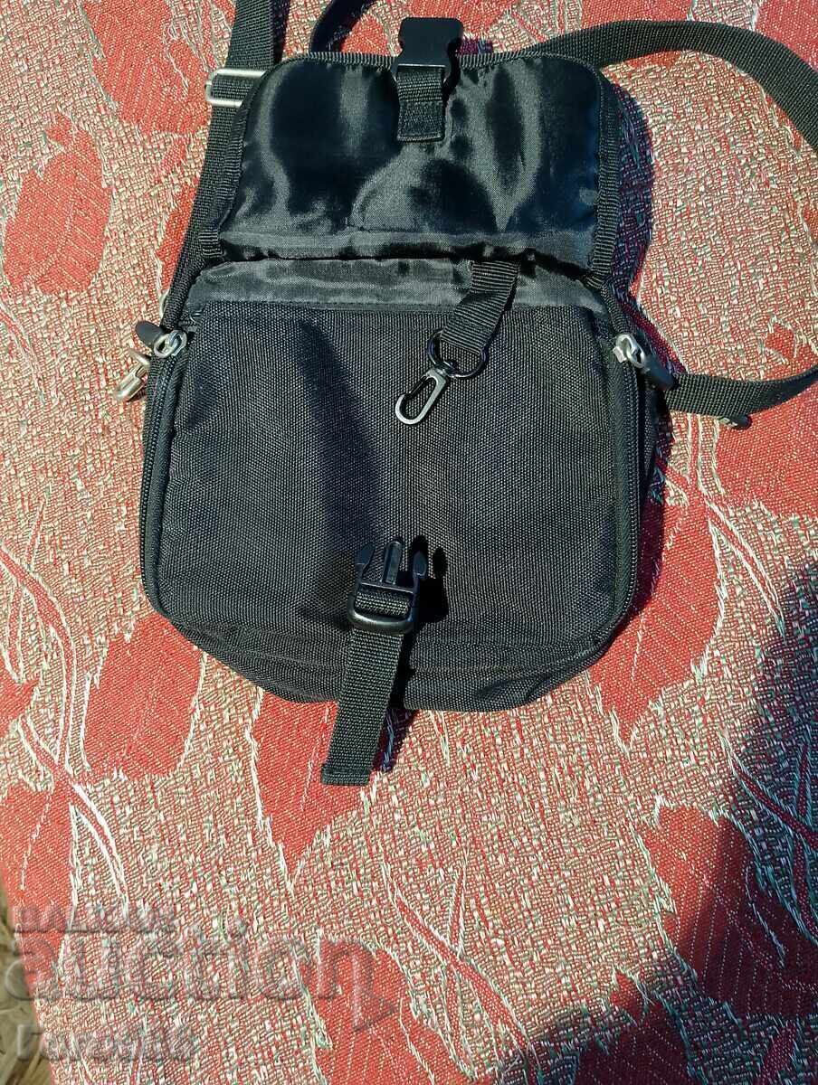 Geantă bărbătească Ferrari cu preț € 4.00 | 7.82 BGN Geantă bărbătească Ferrari cu preț € 4.00 | 7.82 BGN