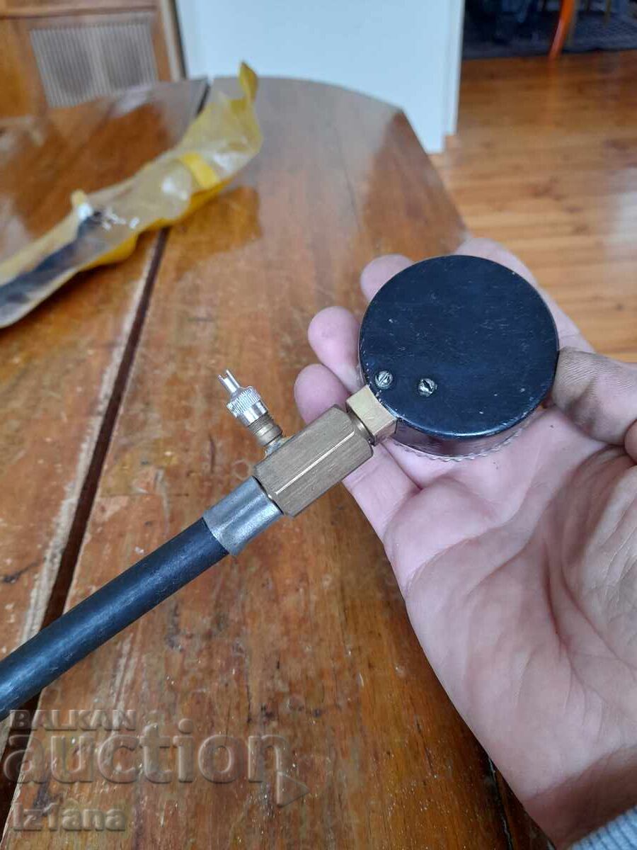 Livrarea Manometru vechi din cilindru Electron Livrarea Manometru vechi din cilindru Electron