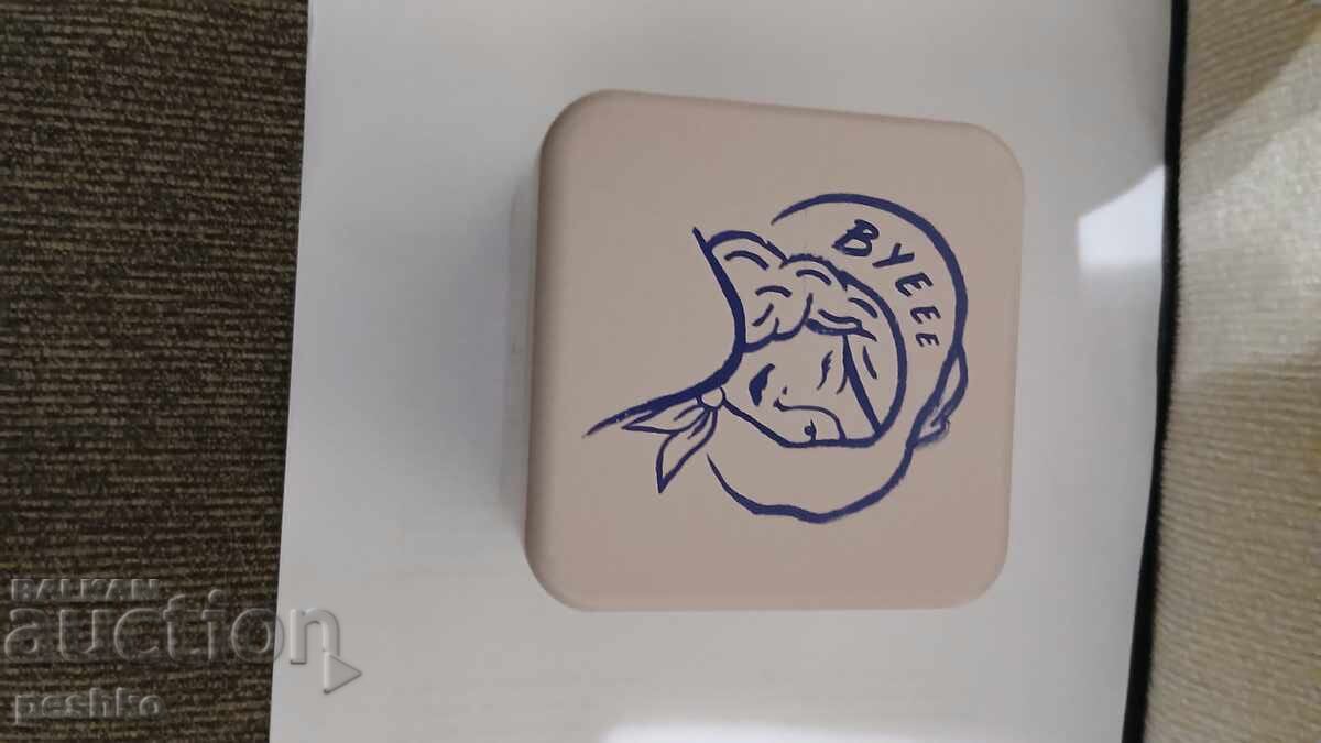 Кутия за часовник Фосил с цена € 5.00 | 9.78 лв. Кутия за часовник Фосил с цена € 5.00 | 9.78 лв.