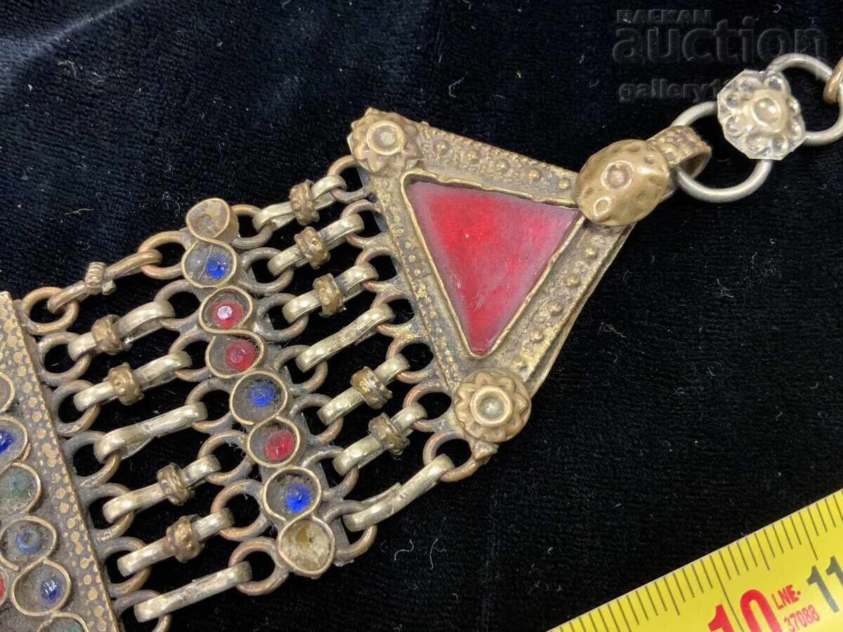 Delivery of Old teardrop pendant jewelry