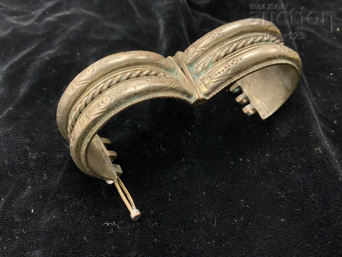 Гривна сребро сечан перфектна с цена € 5.50 | 10.76 лв. Гривна сребро сечан перфектна с цена € 5.50 | 10.76 лв.