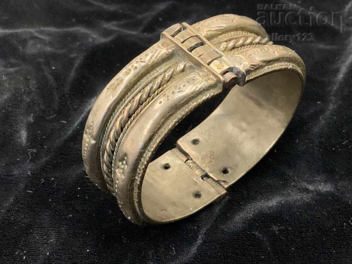 Гривна сребро сечан перфектна Гривна сребро сечан перфектна