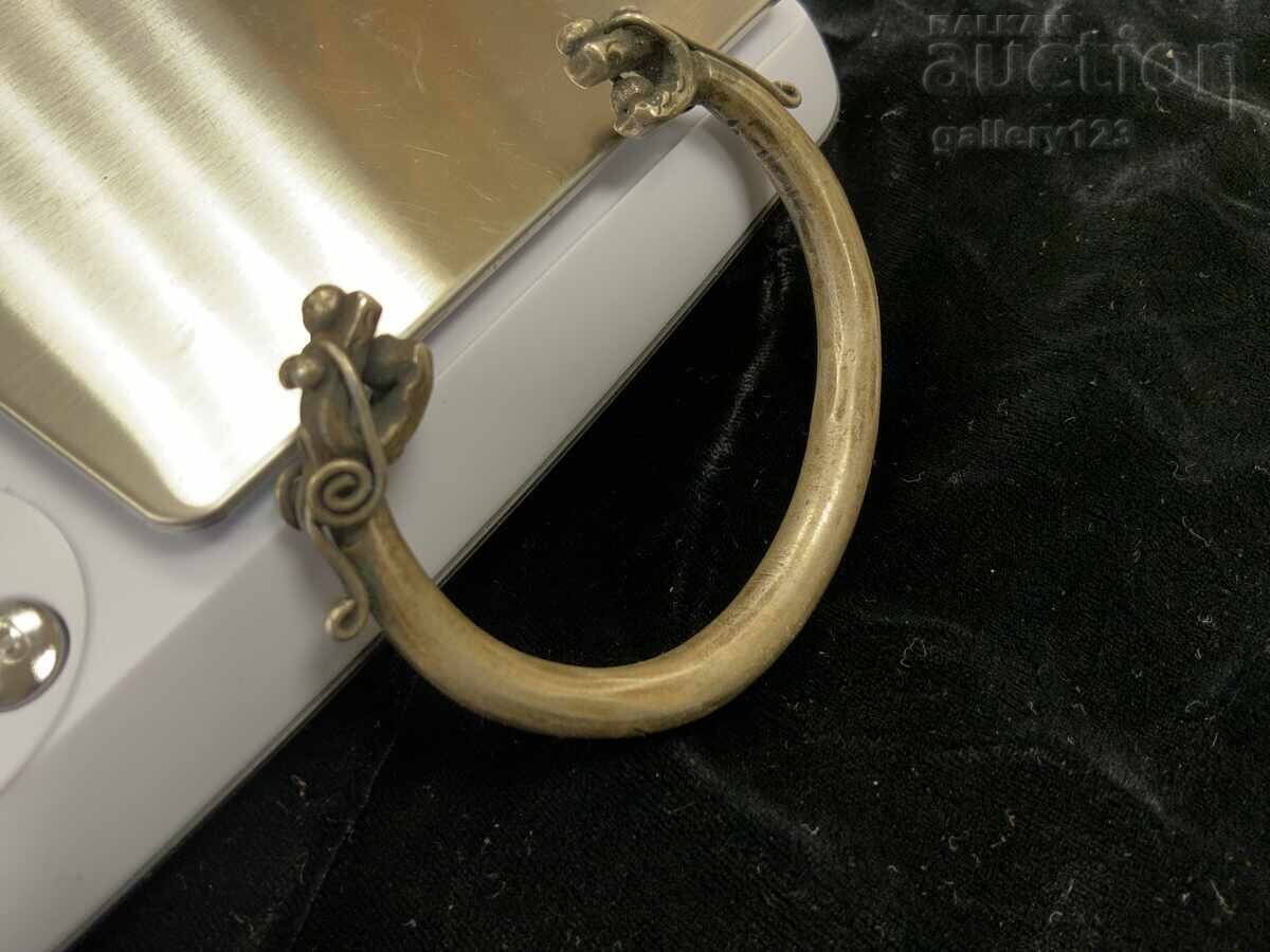 Стара гривна с дракони с цена € 1.50 | 2.93 лв. Стара гривна с дракони с цена € 1.50 | 2.93 лв.