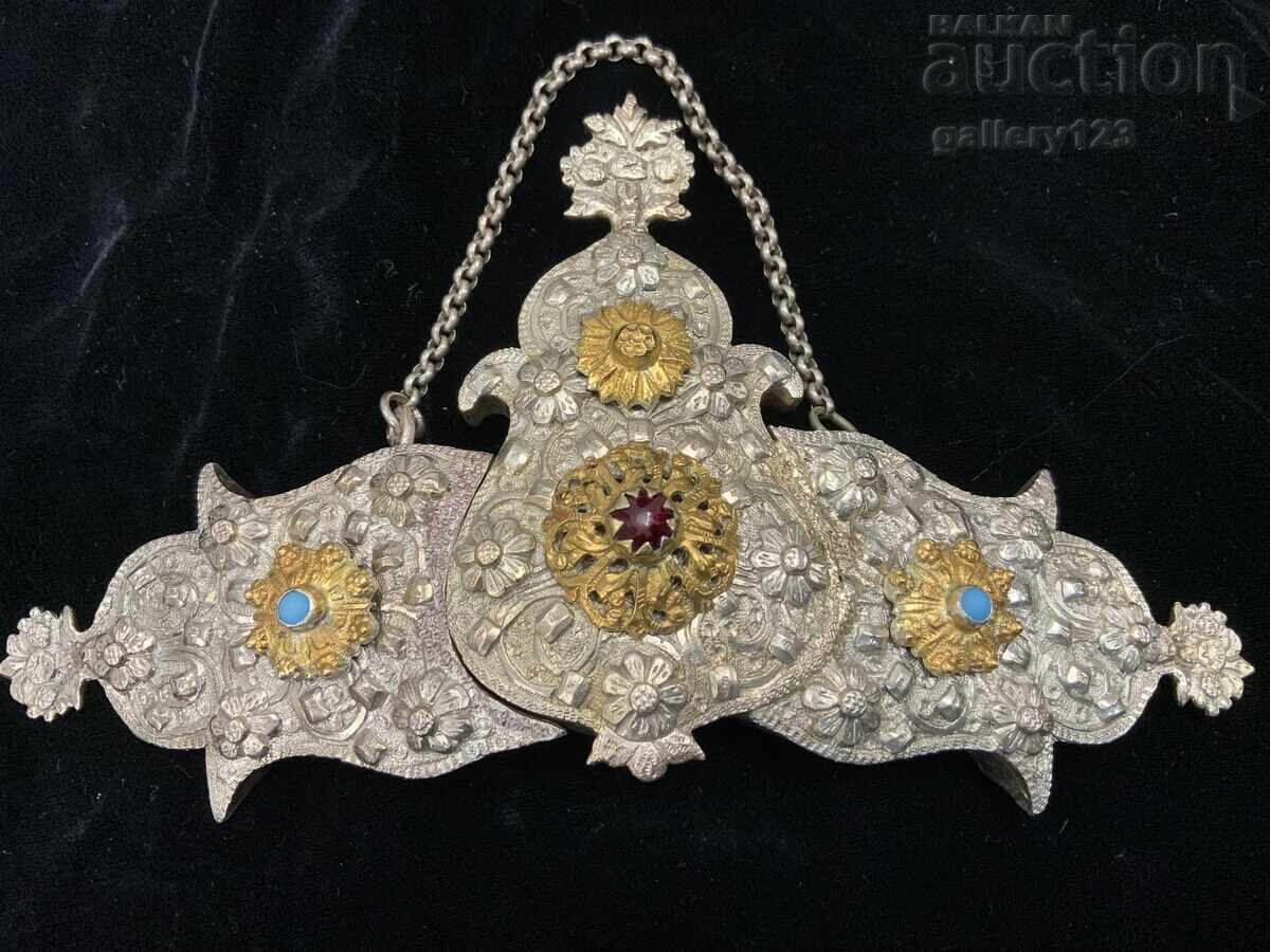 Pafte din ținutul Kjustendil, argint, proba 300-400, sticlă colorată, aurite Pafte din ținutul Kjustendil, argint, proba 300-400, sticlă colorată, aurite