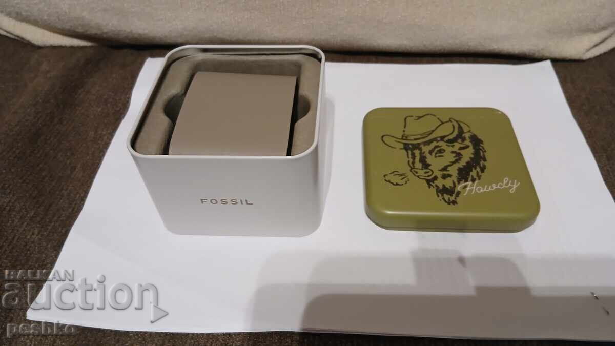 Кутия за часовник Фосил с цена € 5.00 | 9.78 лв. Кутия за часовник Фосил с цена € 5.00 | 9.78 лв.