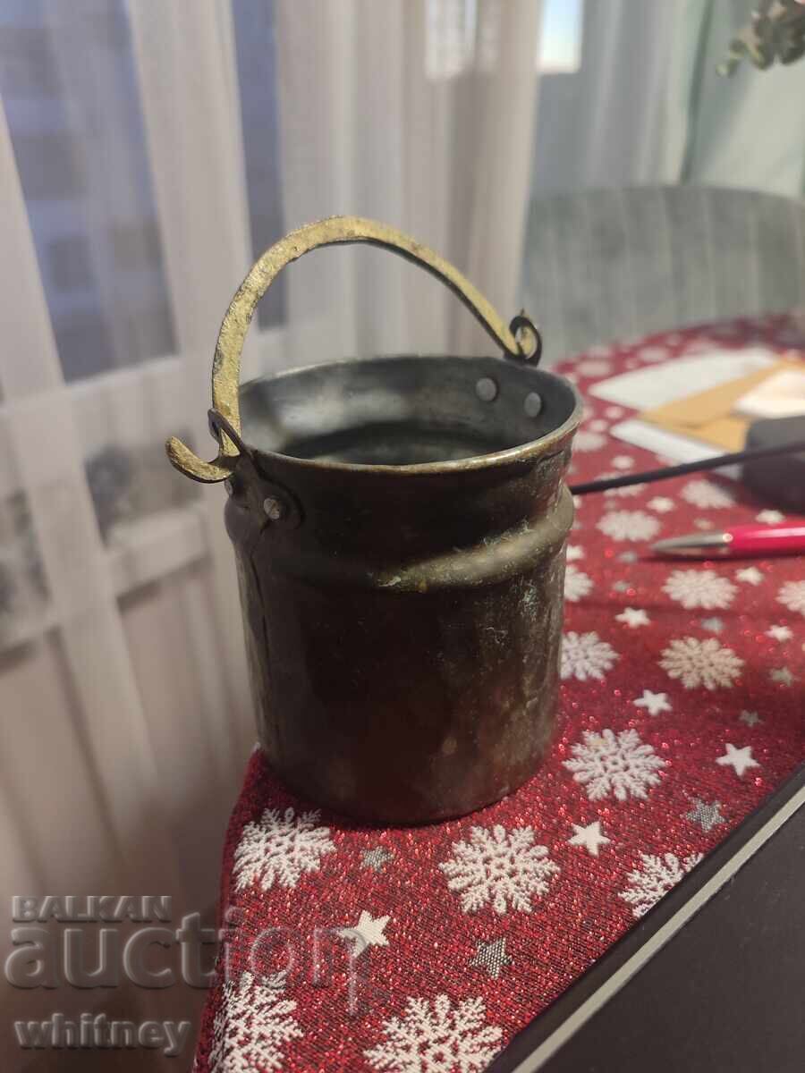 Ursul de cupru cu preț € 6.99 | 13.67 BGN Ursul de cupru cu preț € 6.99 | 13.67 BGN